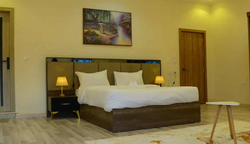 Master Room (204)